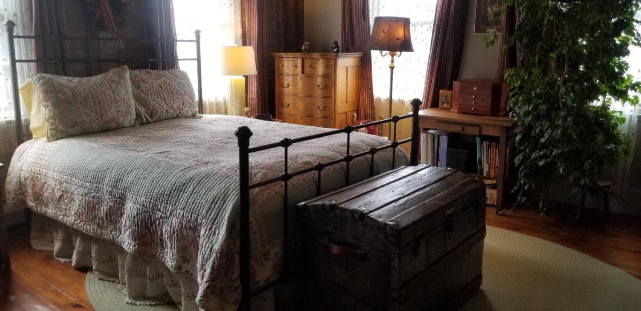 Widow Avery House Homestay Hallowell