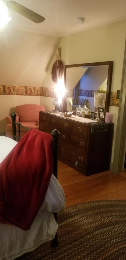 Widow Avery House Homestay Hallowell